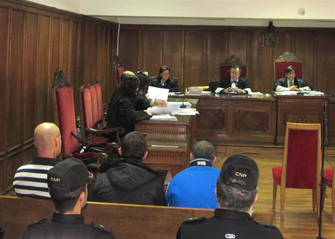 Los acusados de asesinar a un hombre en Pego para robarle durante el juicio