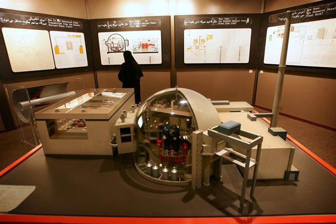 Maqueta De La Central Nuclear Iraní De Bushehr