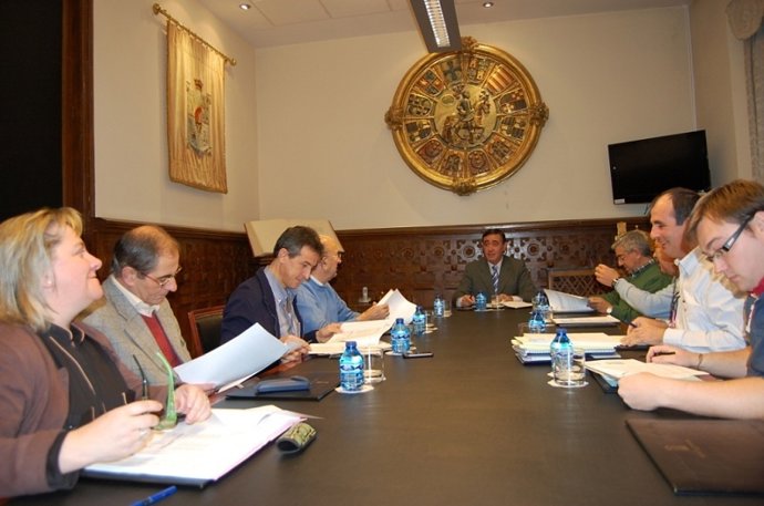 Pardo con representantes municipales del Alto Duero