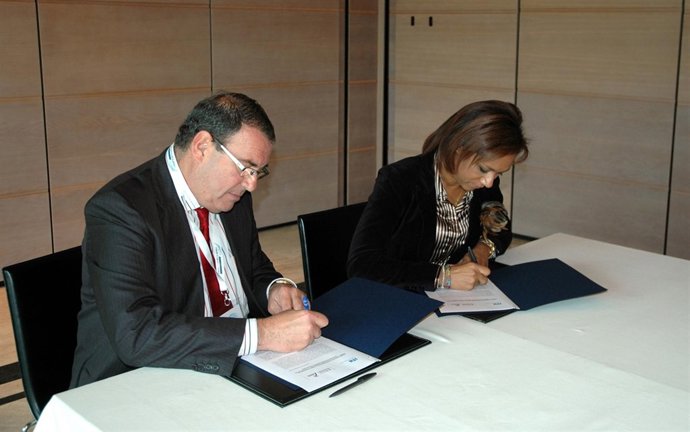 Moles Y Johnson Firman El Convenio Para Impulsar El Travel Open Apps.