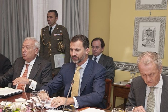 El Príncipe preside reunión en el Real Instituto Elcano