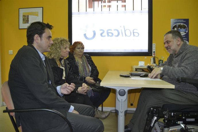 Rosa Eva Díaz Tezanos y Daniel Rivas (PSOE) se reúnen con empresarios de Castro 