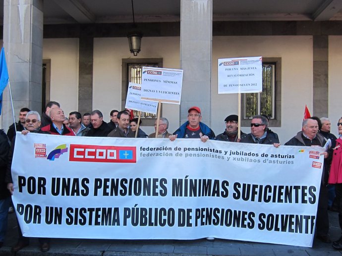 Concentración Pensionistas De CCOO En Oviedo