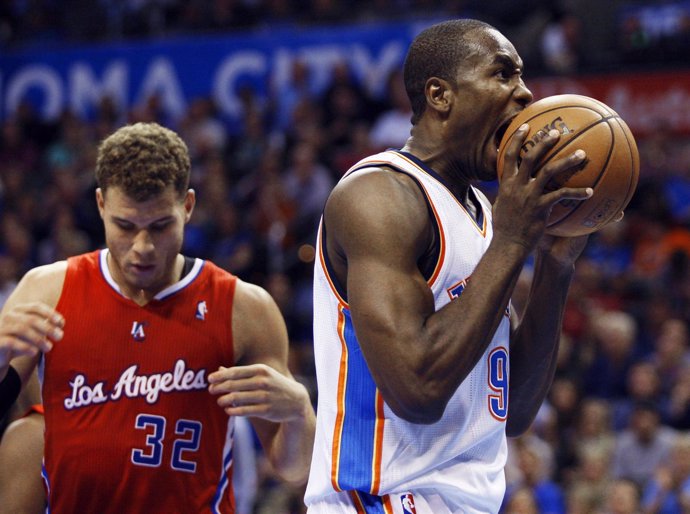 Serge Ibaka (Oklahoma City Thunder) y Blake Griffin (Los Angeles Clippers)