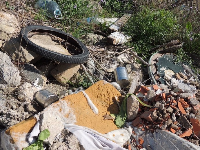 Vertederos ilegales deterioran el entorno de la Carraila en Abarán