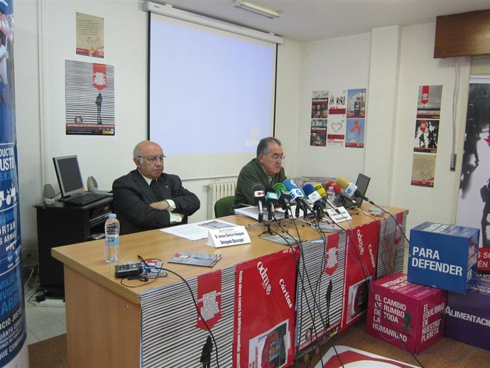 Cáritas Santiago presenta su campaña para concienciar sobre los sin techo