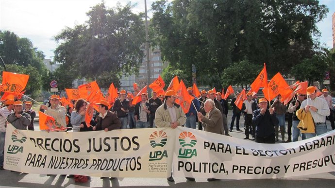 Concentración UPA frente a la Delegación del Gobierno