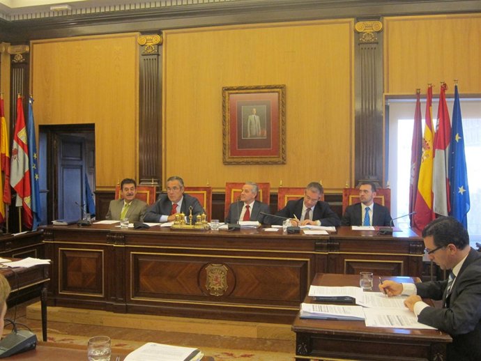 Pleno del Ayuntamiento de León en el que se ha aprobado el presupuesto de 2013