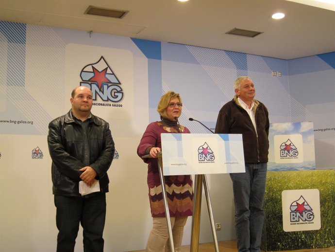 Matías Torre, Tereixa Paz y Guillerme Vázquez en rueda de prensa sobre el lácteo
