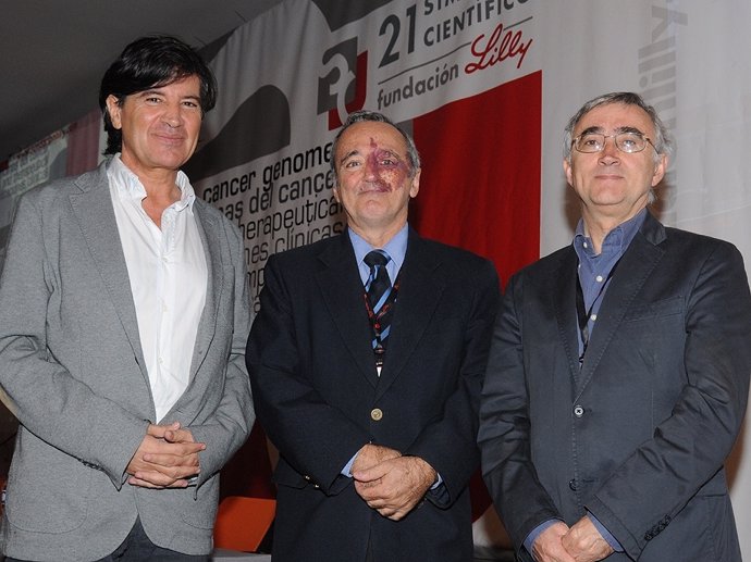 Campo, Gutiérrez y López-Otín durante el simposio
