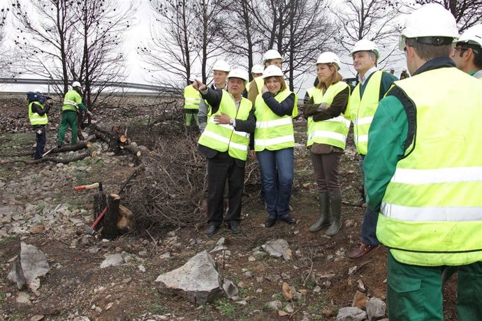 Sánchez De León Y Bonig Visitan Trabajos De Restauración Tras Los Incendios 