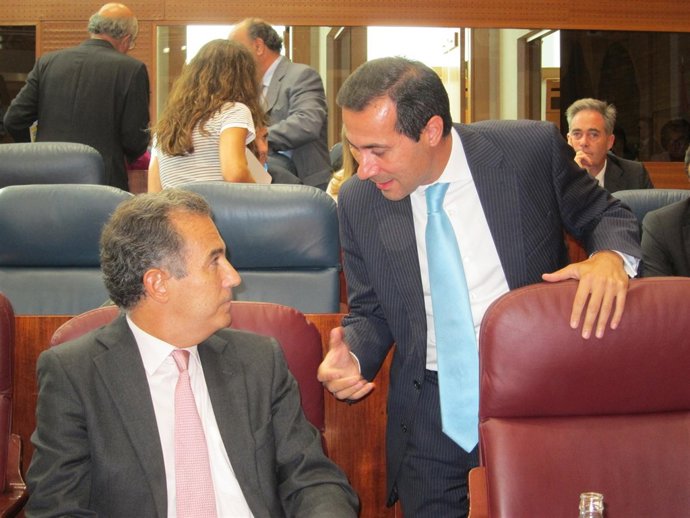 Ossorio y Victoria conversan antes del Pleno