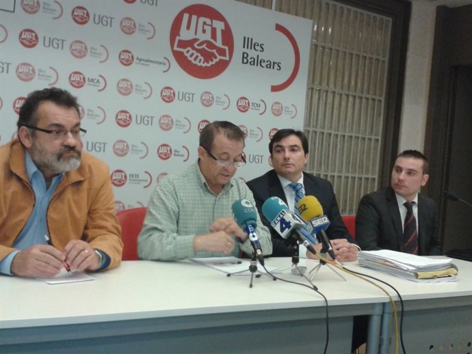 Lorenzo Bravo con su abogado