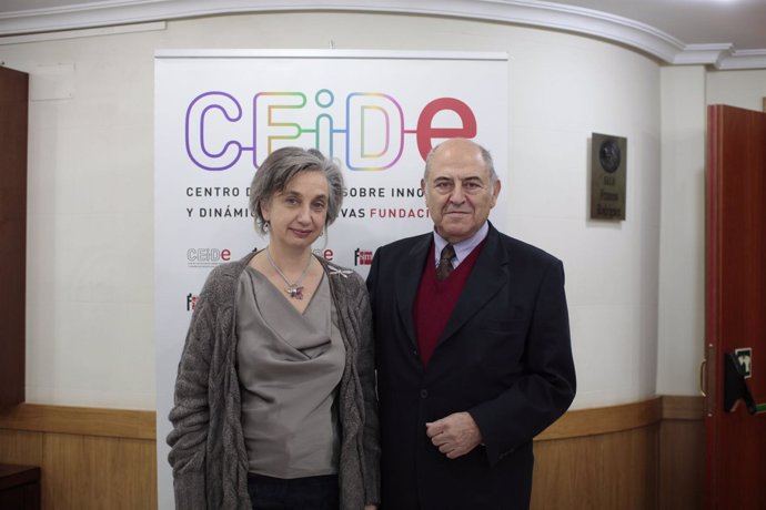 El director del CEIDE, José Antonio Marina, y la subdirectora Carmen Pellicer