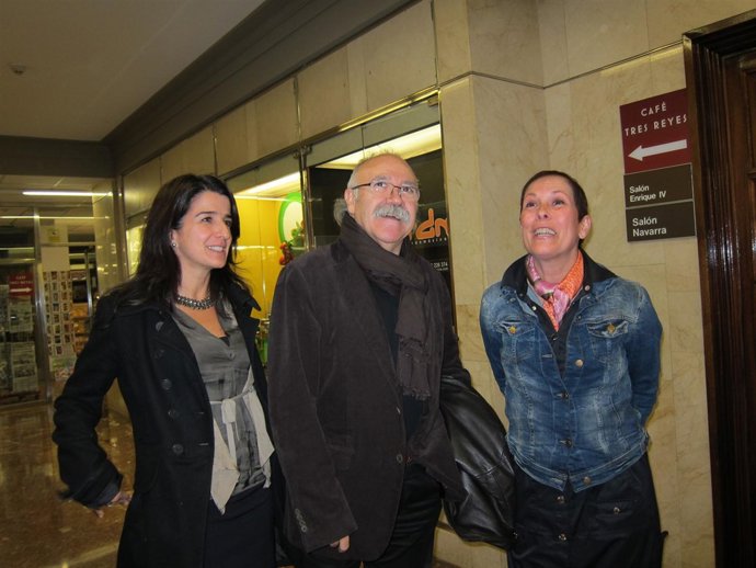 Ezenarro, Carod-Rovira y Barkos antes de la charla. 