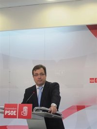 Vara sostiene que era "muy difícil" que el TC no admitiera el recurso contra varios artículos del decreto antidéficit