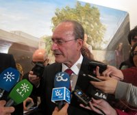 De la Torre tacha de "artificial" el planteamiento del PSOE sobre sus viajes y de "impresentables" sus críticas