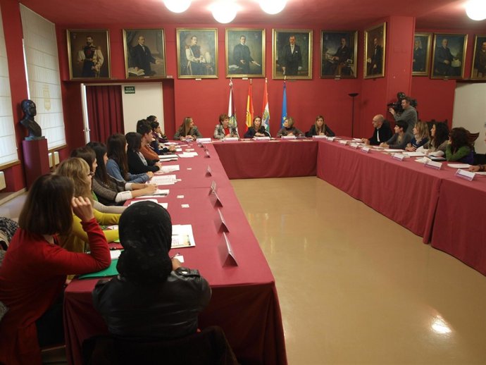 Reunión jóvenes violencia de género     
