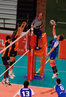 El CAI Voleibol Teruel y el Club Vigo Voleibol
