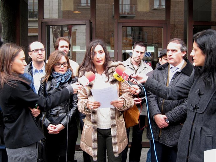 La juez en prácticas de Primera Instancia 1, durante la lectura del manifiesto.