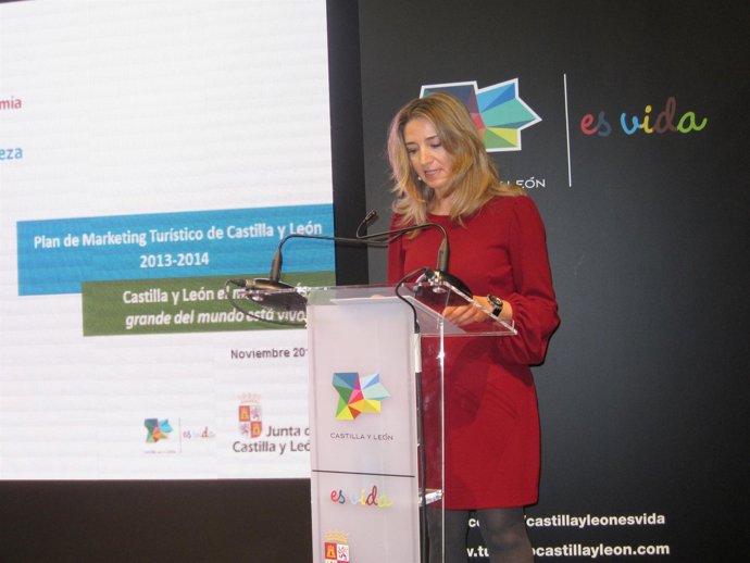 Alicia García, consejera de Cultura y Turismo, en Intur.