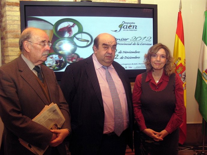 Luis Carlos García (c) y Angustias Velasco (d) en la presentación de Alimensur.