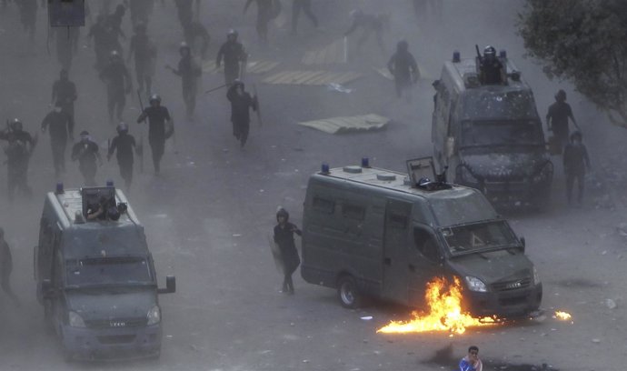 Disturbios en Egipto tras la decisión de Mursi de blindarse en el poder