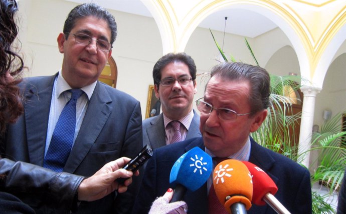 Emilio de Llera y José Joaquín Gallardo atienden a los medios