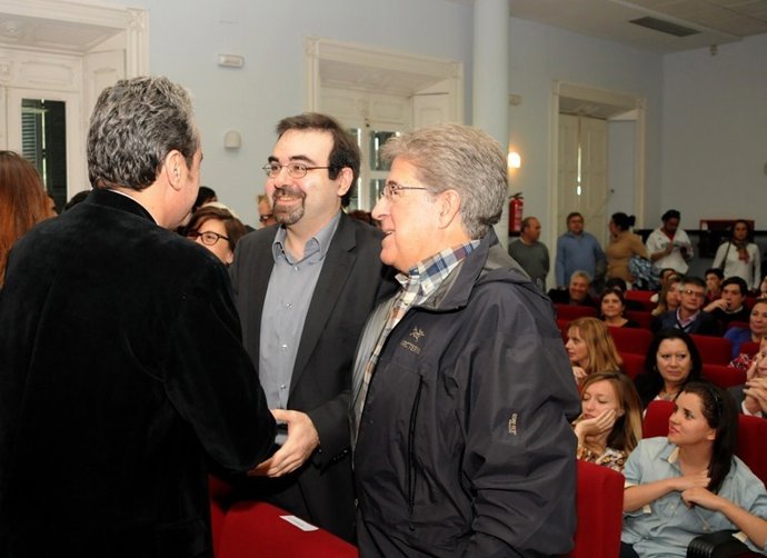 El director del Festival de Cine, Trías, con productor de Infancia Clandestina