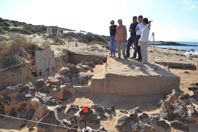 Estructuras de muros de piedra en el yacimiento