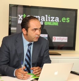 El profesor titular del curso, Eduardo Martínez