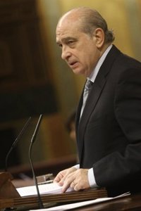 El ministro del Interior exige la "disolución incondicional" de ETA 