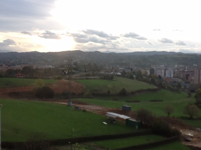 Vista de una de las pistas abiertas para las obras, en Oviedo