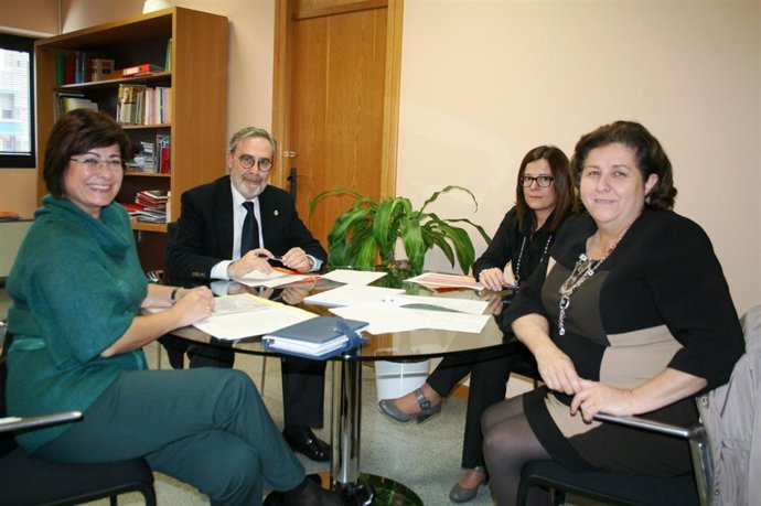 Reunión del director del IVS y la responsable de Bienestar Social de Águilas