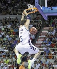 Baloncesto/Liga Endesa.- (Crónica) Rudy y Carroll mantienen invicto al Real Madrid y el Caja Laboral vuelve a ganar