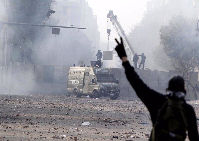 Enfrentamientos en Egipto por la decisión de Mursi de blindarse en el poder