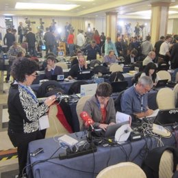 Periodistas en la sede de la noche electoral de CiU