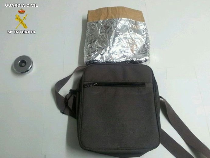 Bolso presuntamente utilizado para robar ropa.