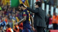 Fútbol.- Dani Alves, de 15 a 20 días de baja por una elongación en el bíceps femoral