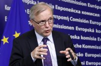 Rehn pide a Eurogrupo y FMI recorrer "el último centímetro" para un pacto