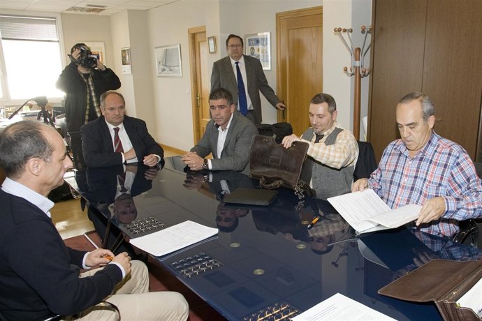 El consejero con los representantes de AMA