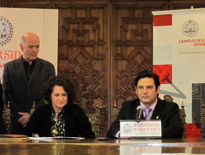 Buzarquis en la firma entre las universidades de Salamanca y Columbia de Paragua