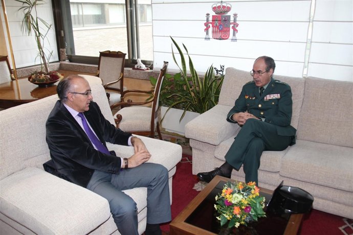 Ruiz Medrano departe con el general Santos Ferreiro