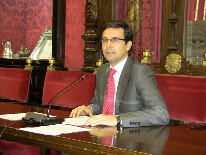 El portavoz del PSOE en el Ayuntamiento de Granada, Francisco Cuenca