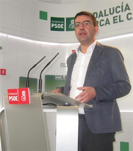 Mario Jiménez, este lunes en rueda de prensa