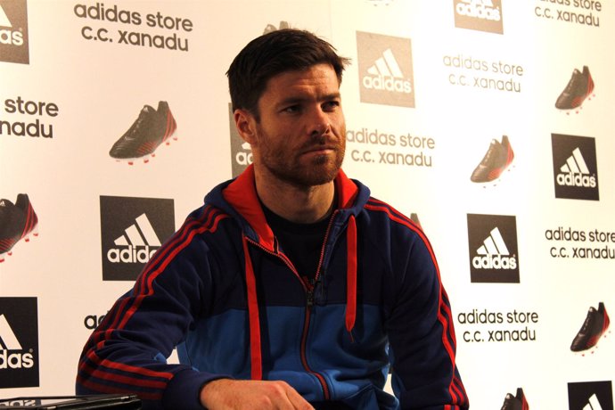 Xabi Alonso Presentacion Zapatillas Adidas