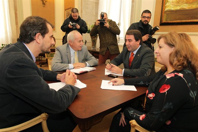 El alcalde de A Coruña con representantes de Air Europa