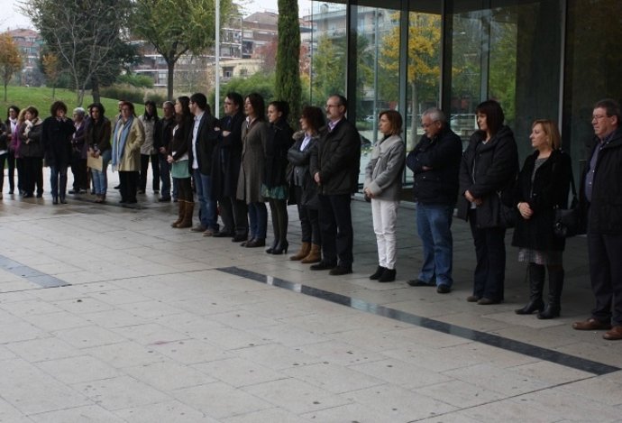 Minuto de silencio en Mollet por la muerte de un padre a manos del hijo