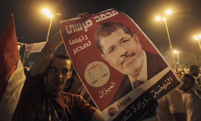 Partidarios del presidente, Mohamed Mursi, se manifiestan en la plaza Tahrir