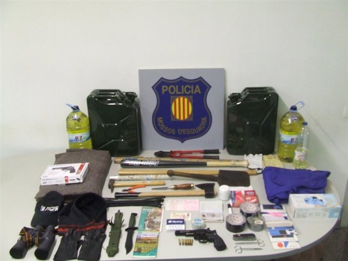 Material intervenido al detenido en Barcelona